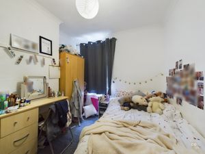bed - click for photo gallery